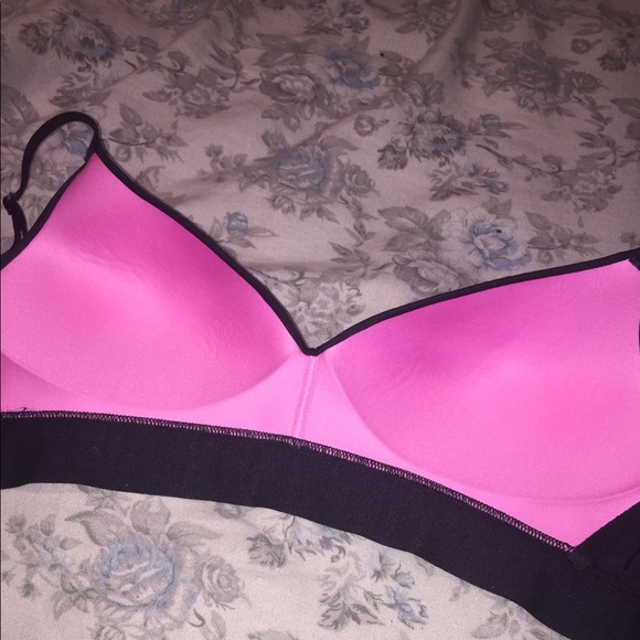 Pink bra - Picture 3 of 4